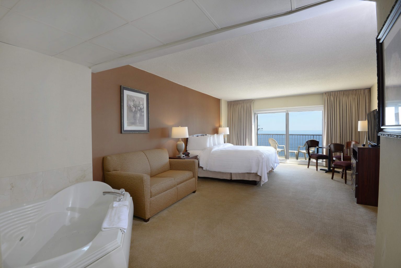 King Jacuzzi Ocean Front Rooms & Suites Grand Hotel & Spa