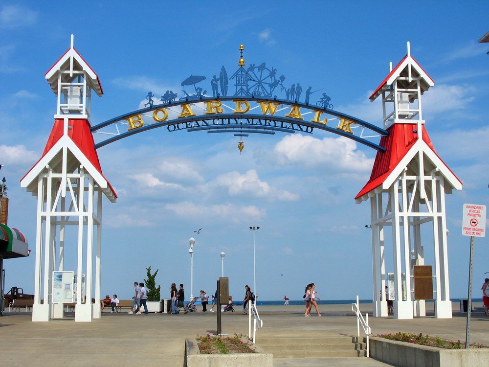 ocean city md boardwalk arch with people walking